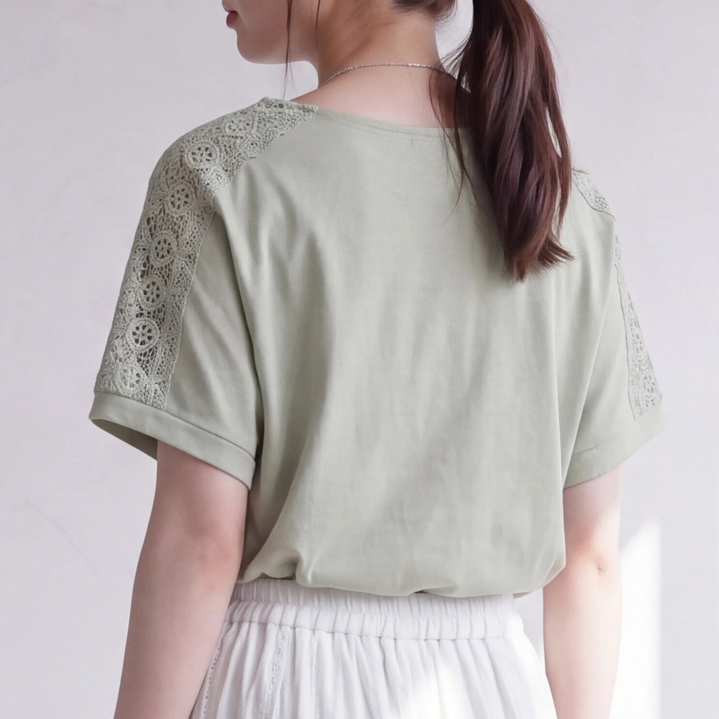 肩レースTシャツ