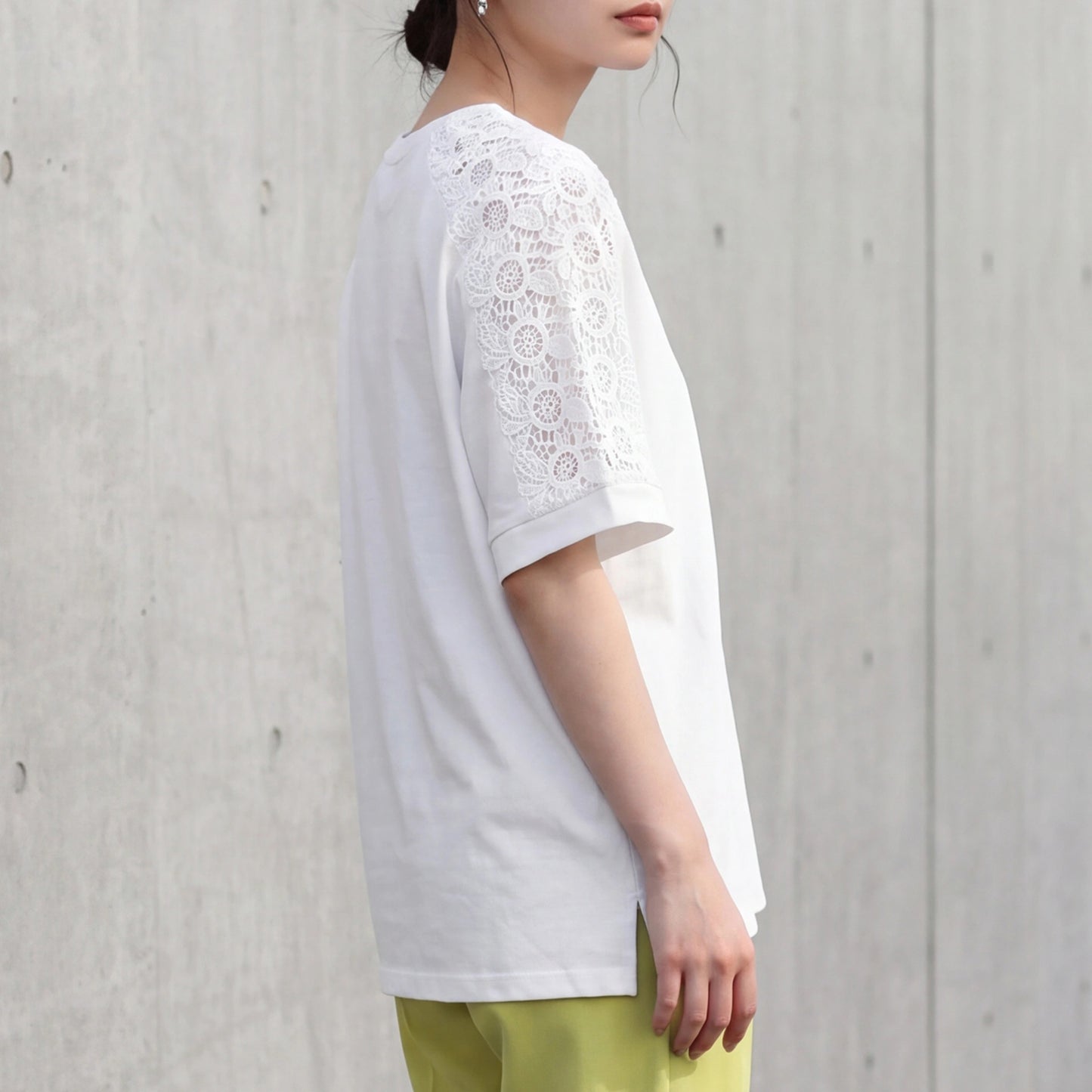肩レースTシャツ