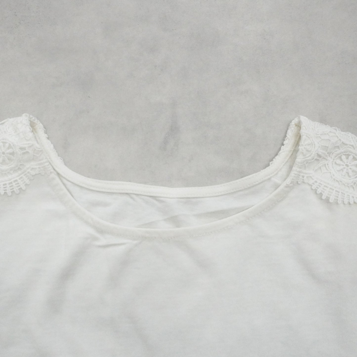 肩レースTシャツ