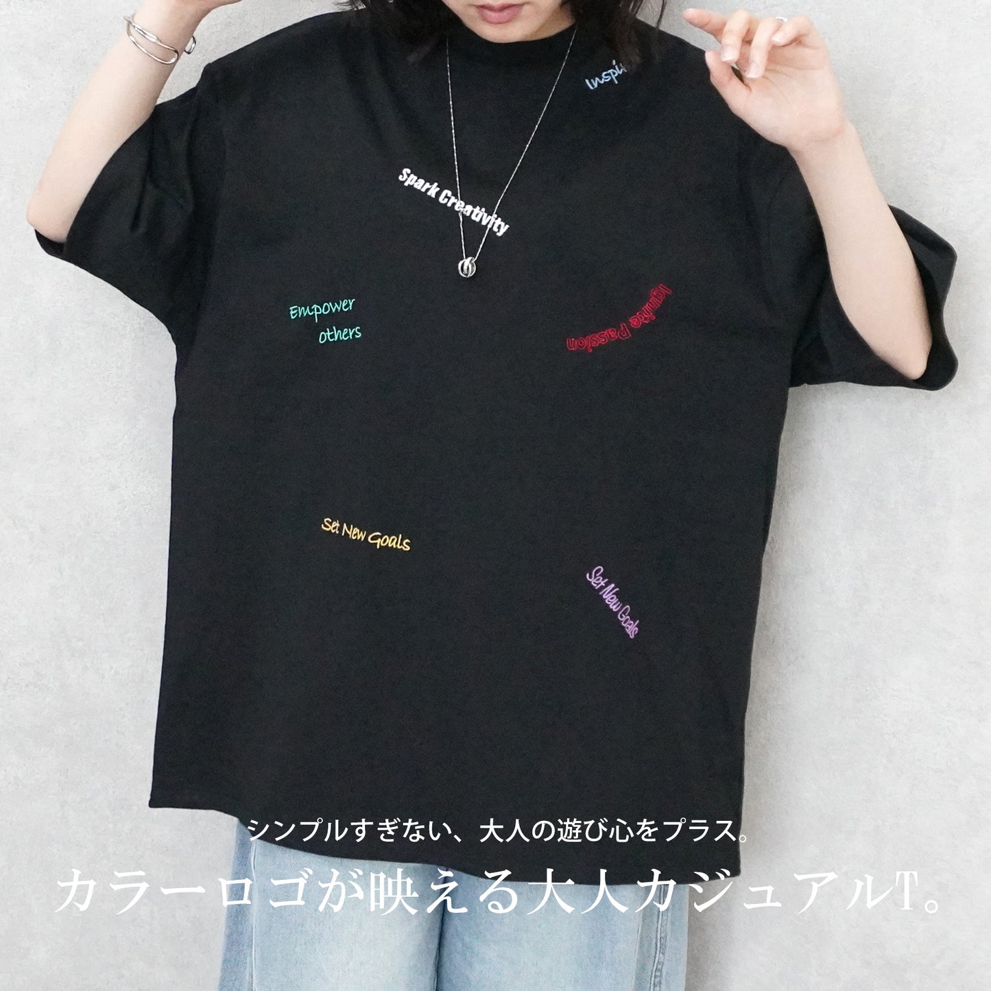 ランダム刺繍ロゴTシャツ