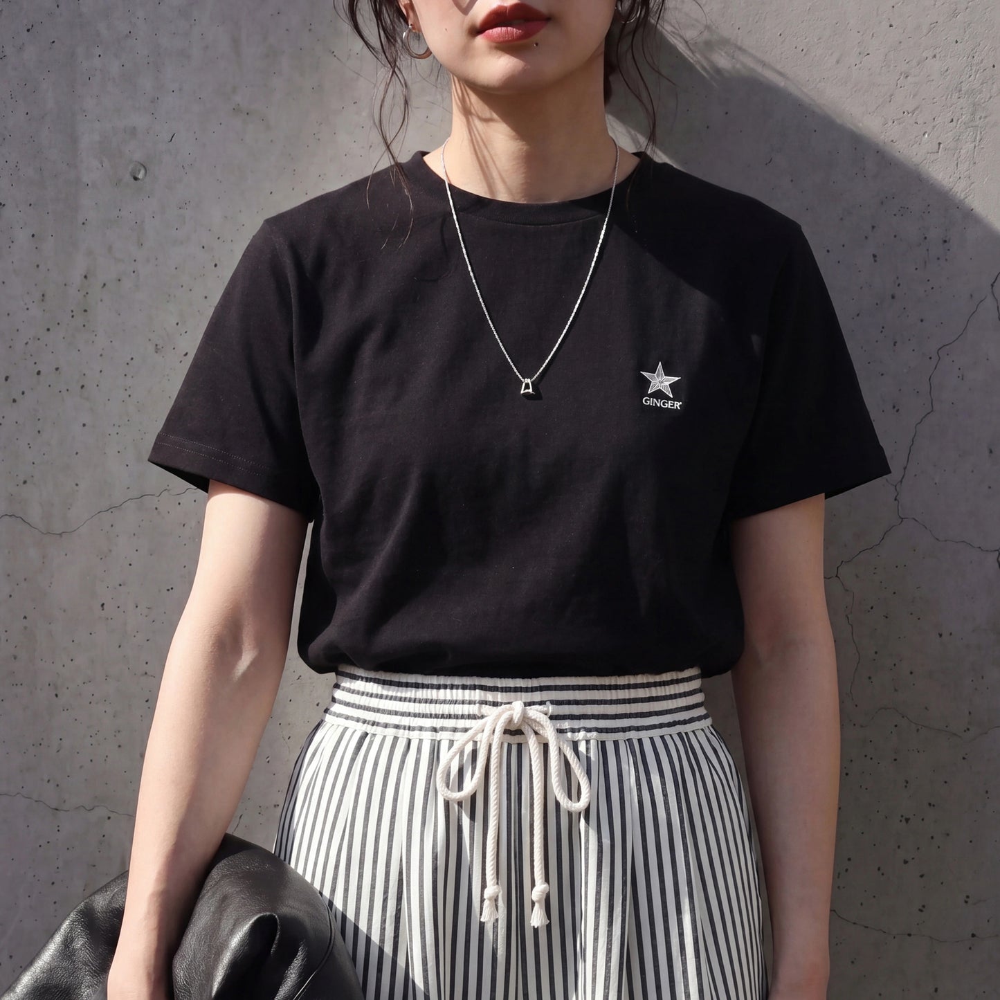 星ワンポイント刺繍ロゴTシャツ