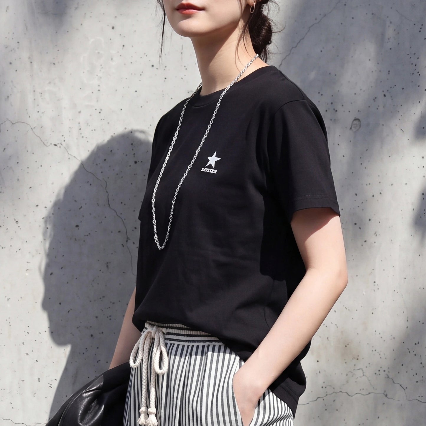 星ワンポイント刺繍ロゴTシャツ