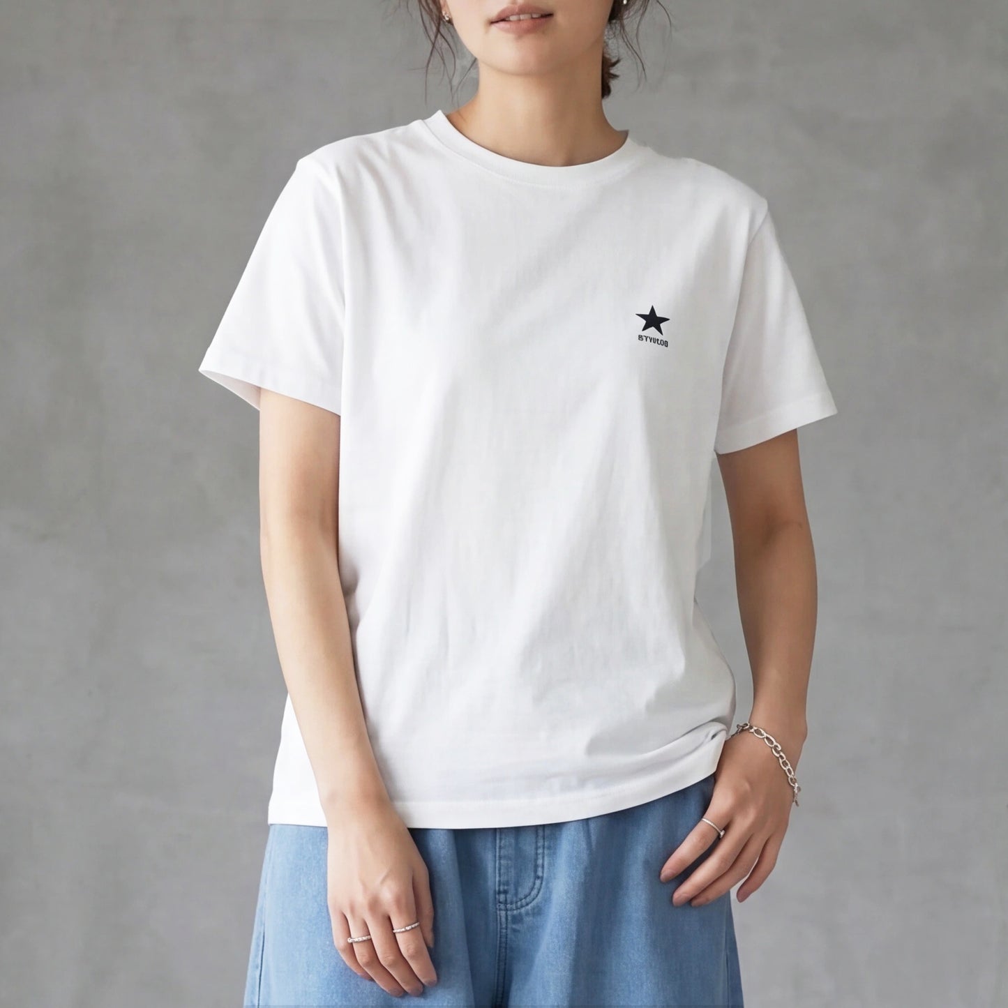 星ワンポイント刺繍ロゴTシャツ