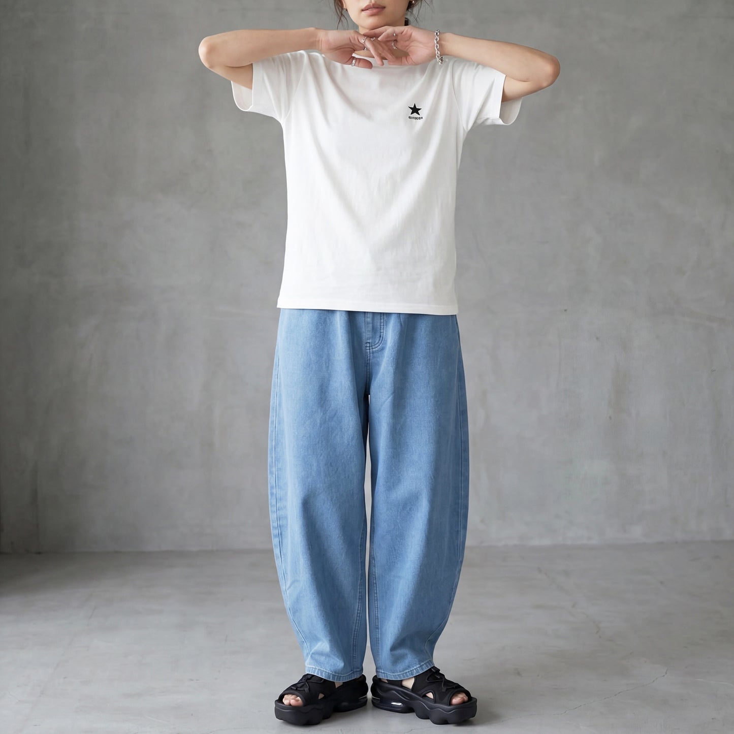 星ワンポイント刺繍ロゴTシャツ