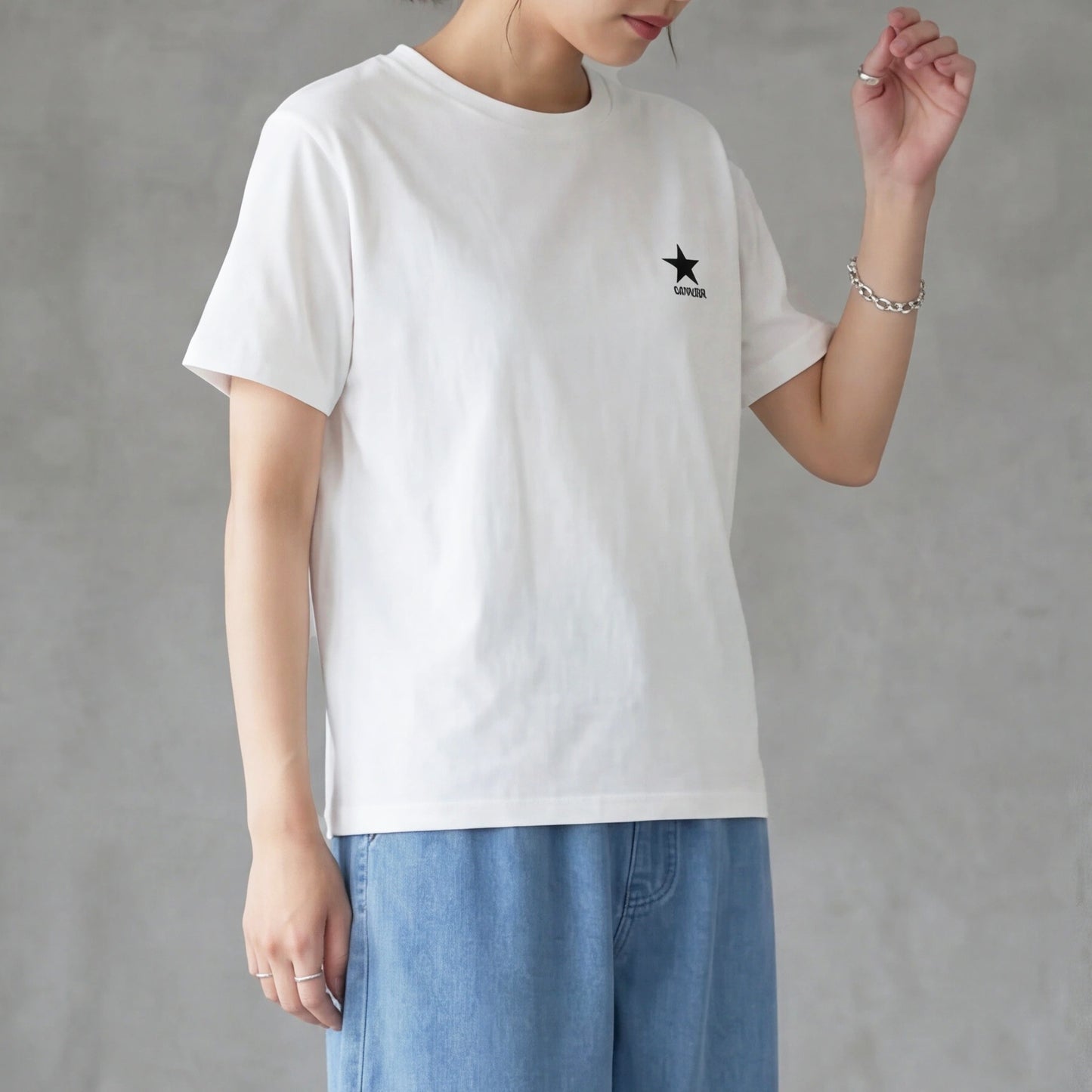 星ワンポイント刺繍ロゴTシャツ
