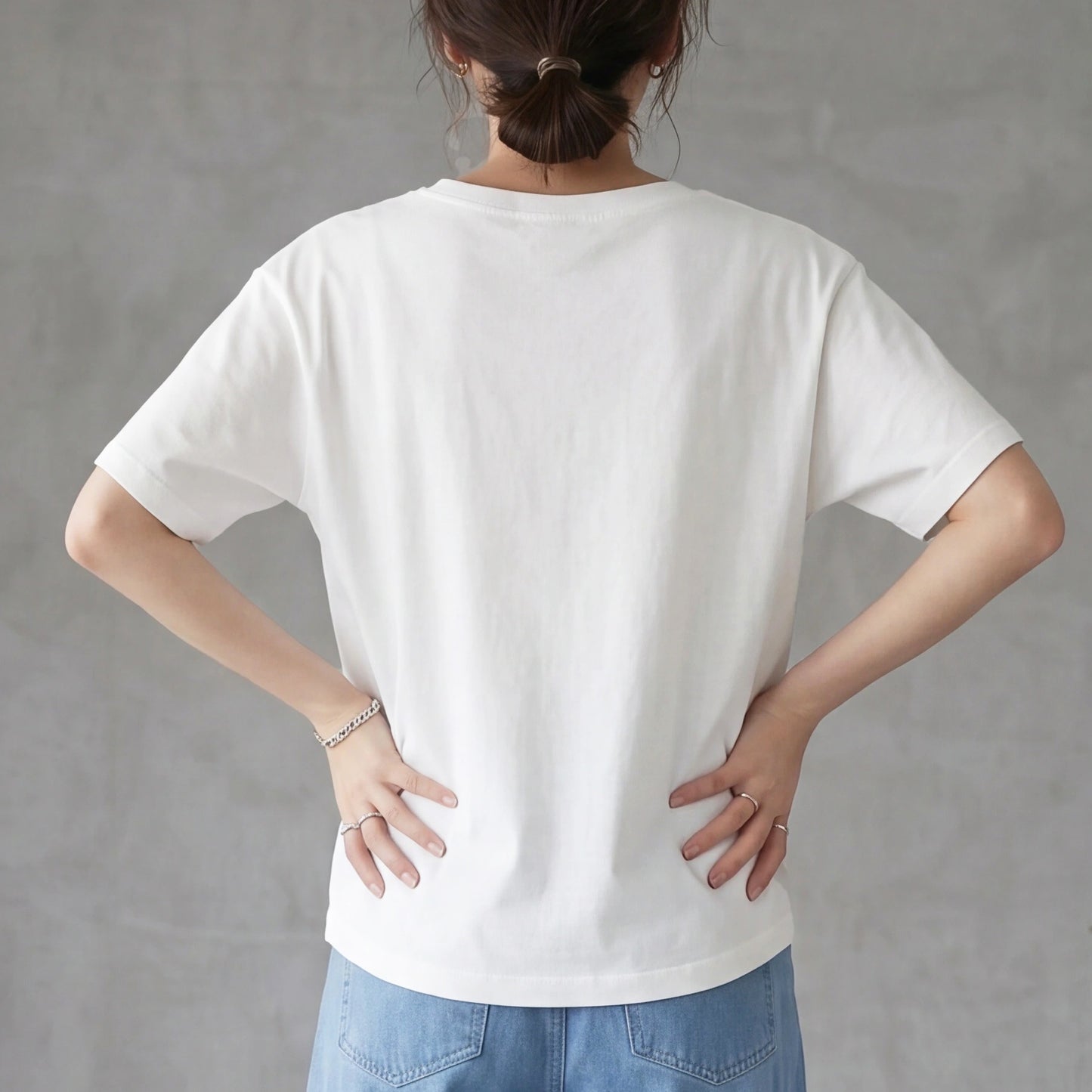 星ワンポイント刺繍ロゴTシャツ