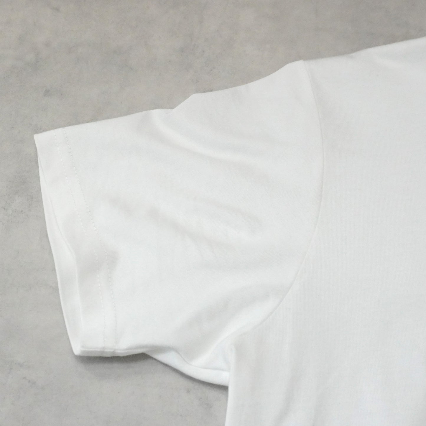 星ワンポイント刺繍ロゴTシャツ