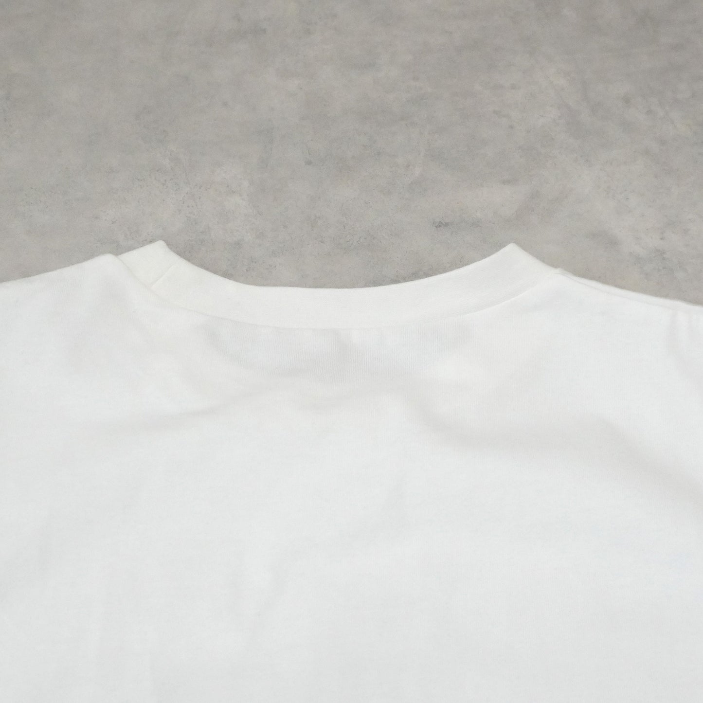星ワンポイント刺繍ロゴTシャツ