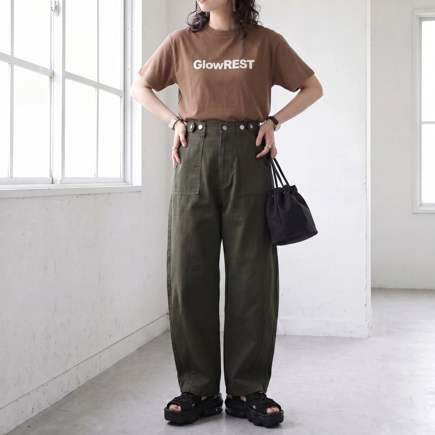 ロゴプリントTシャツ