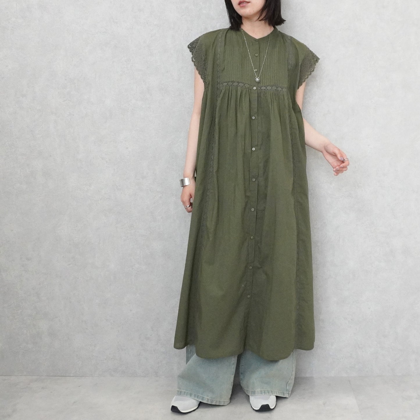ピンタック袖レースワンピース