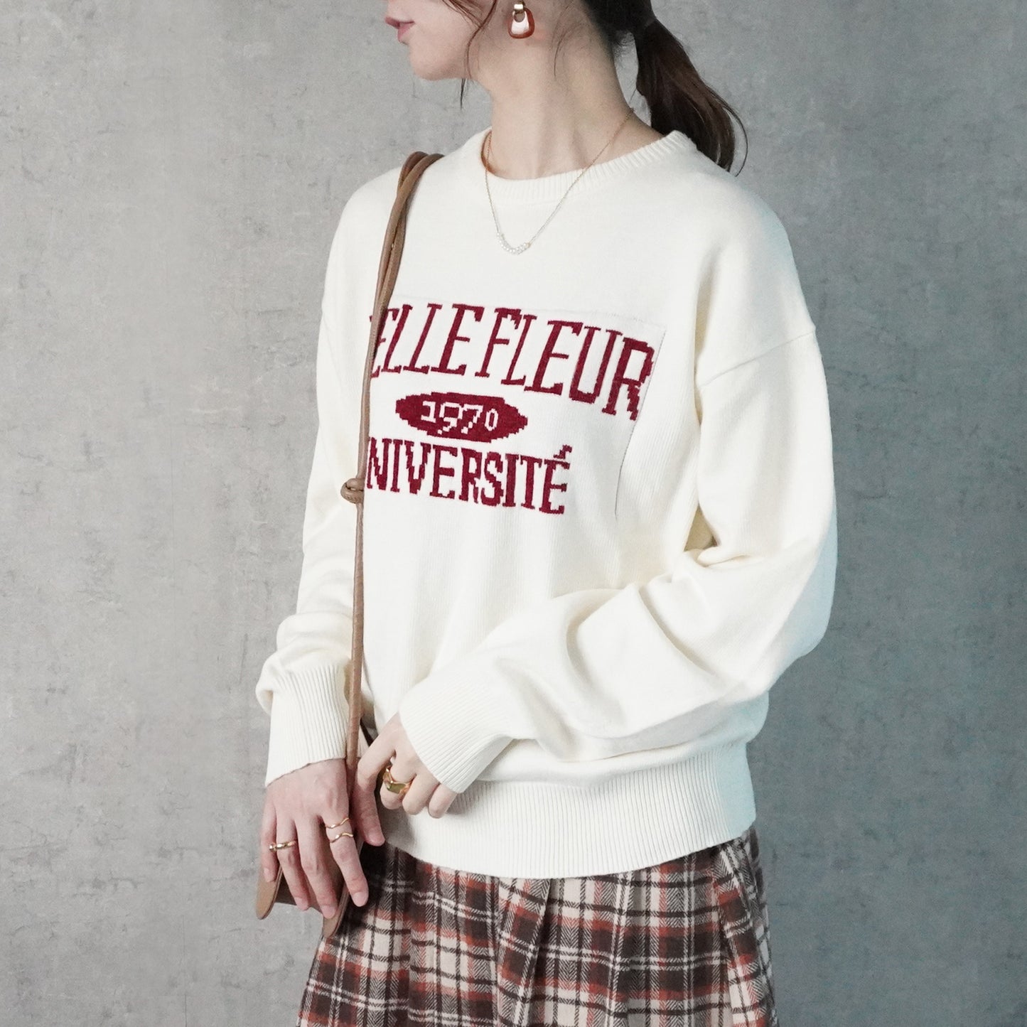 なめらかカレッジロゴジャガードニットプルオーバー