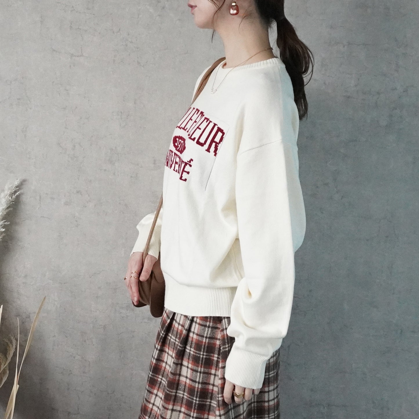 なめらかカレッジロゴジャガードニットプルオーバー