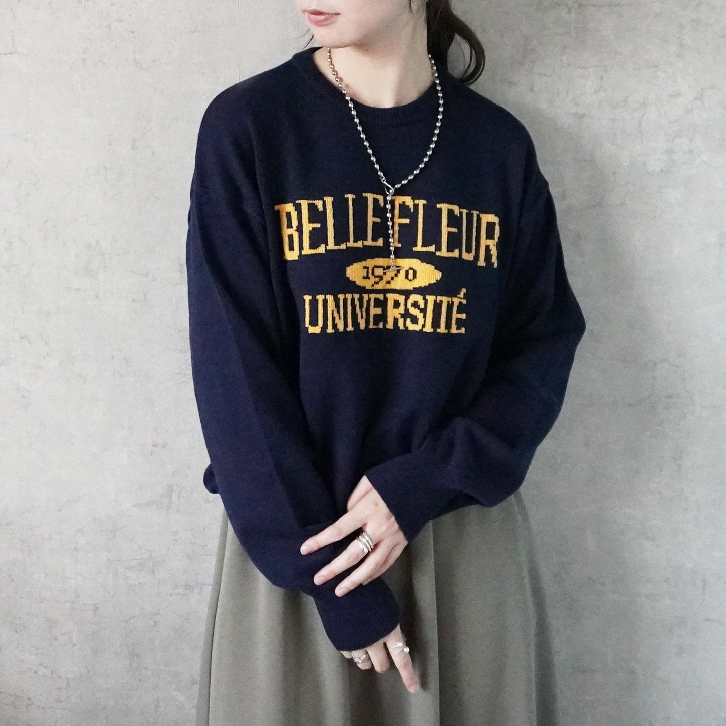 なめらかカレッジロゴジャガードニットプルオーバー