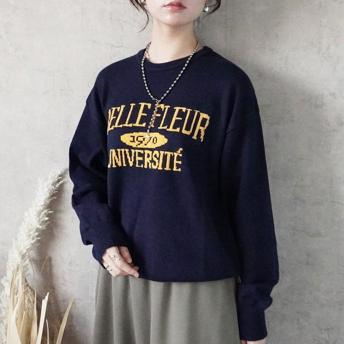 なめらかカレッジロゴジャガードニットプルオーバー