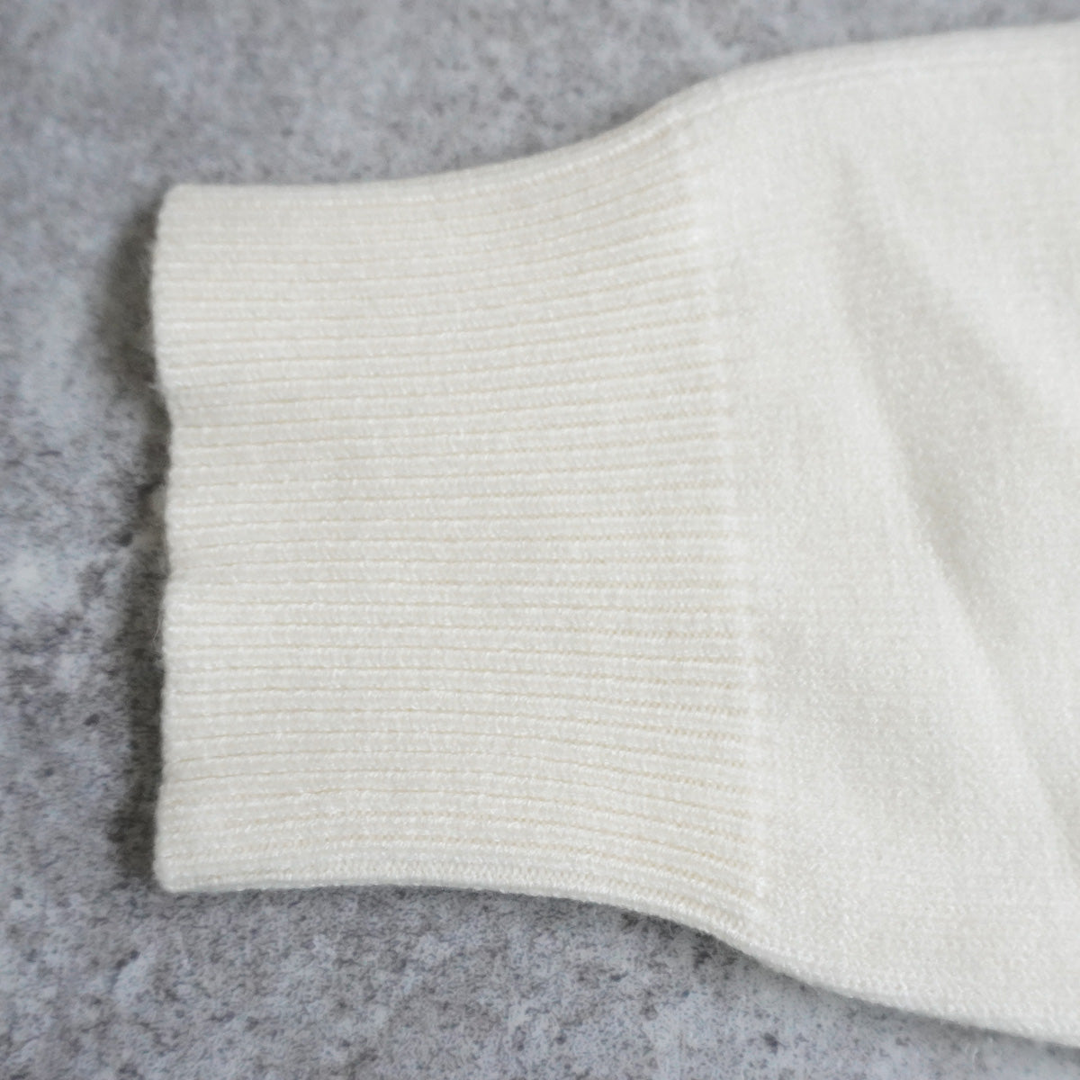 なめらかカレッジロゴジャガードニットプルオーバー