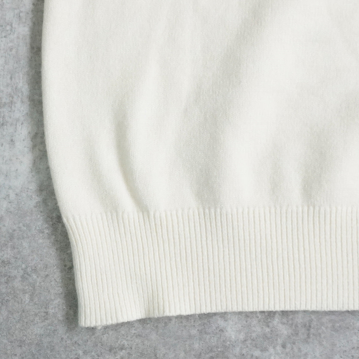 ワッペンロゴニットプルオーバー