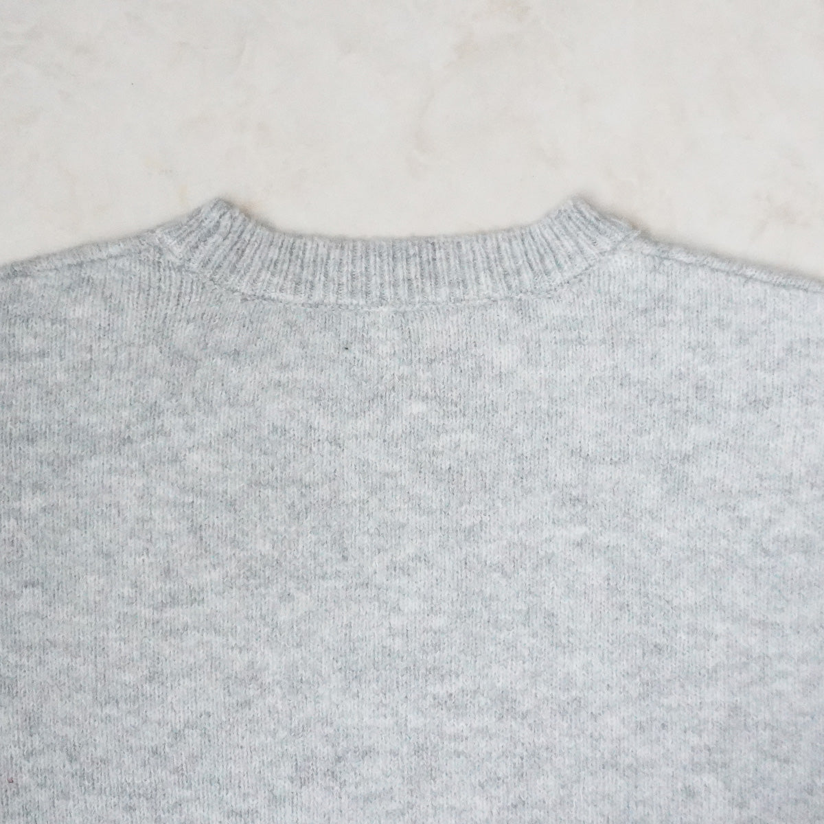 ふんわり起毛ロゴニットプルオーバー