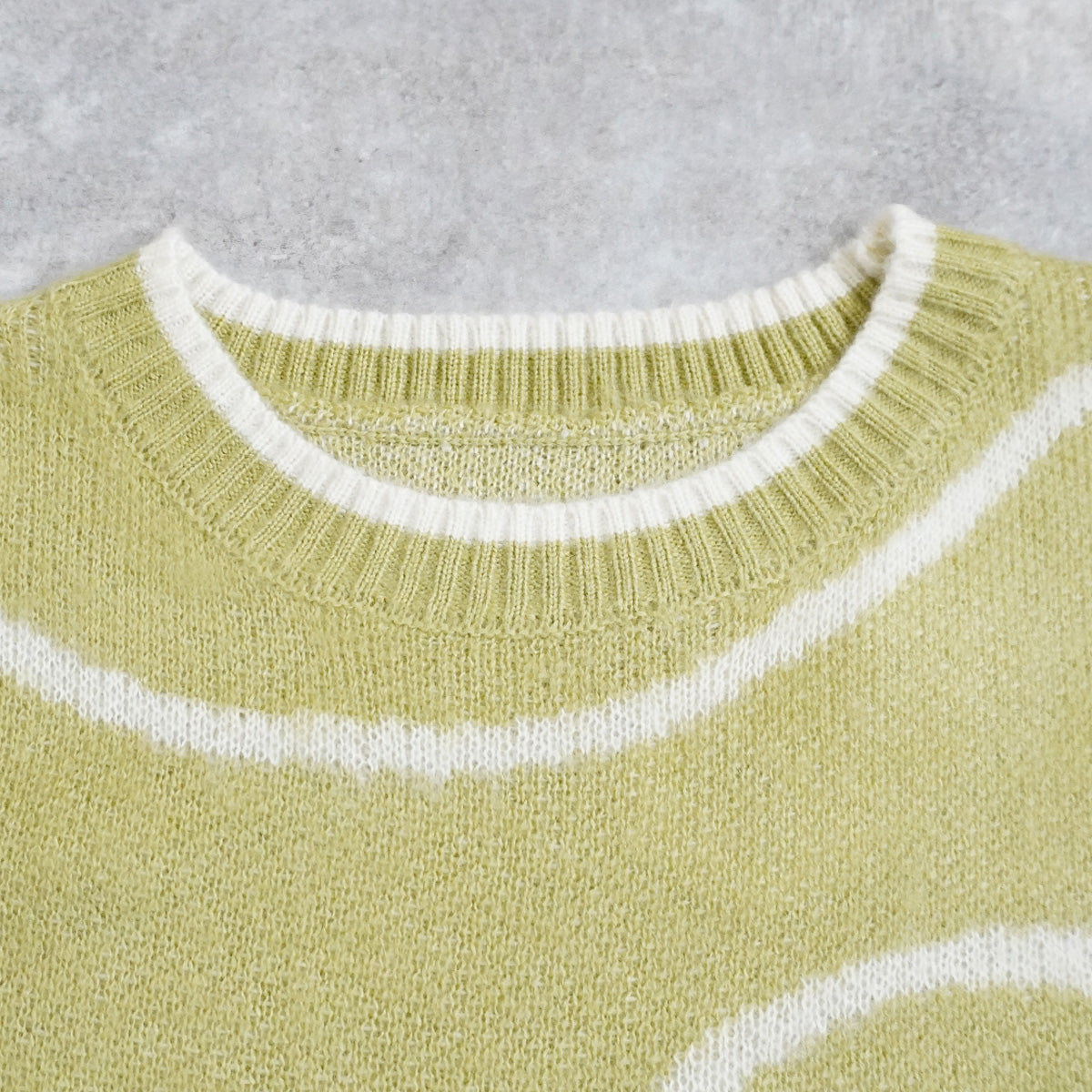 ニュアンスライン配色ニットプルオーバー