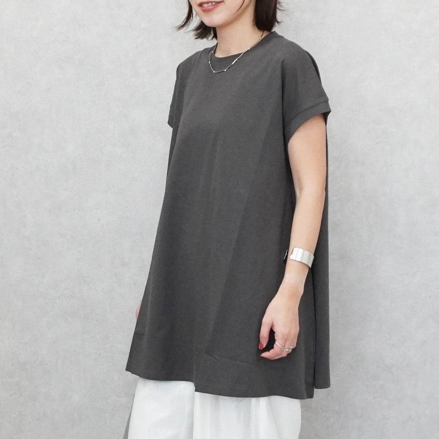 接触冷感フレンチフレアTシャツ