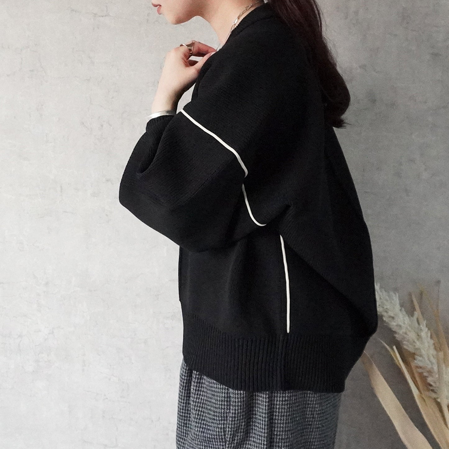 配色パイピングダンボールニット