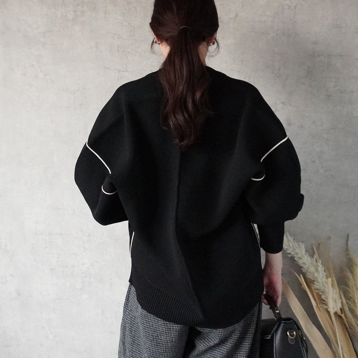 配色パイピングダンボールニット