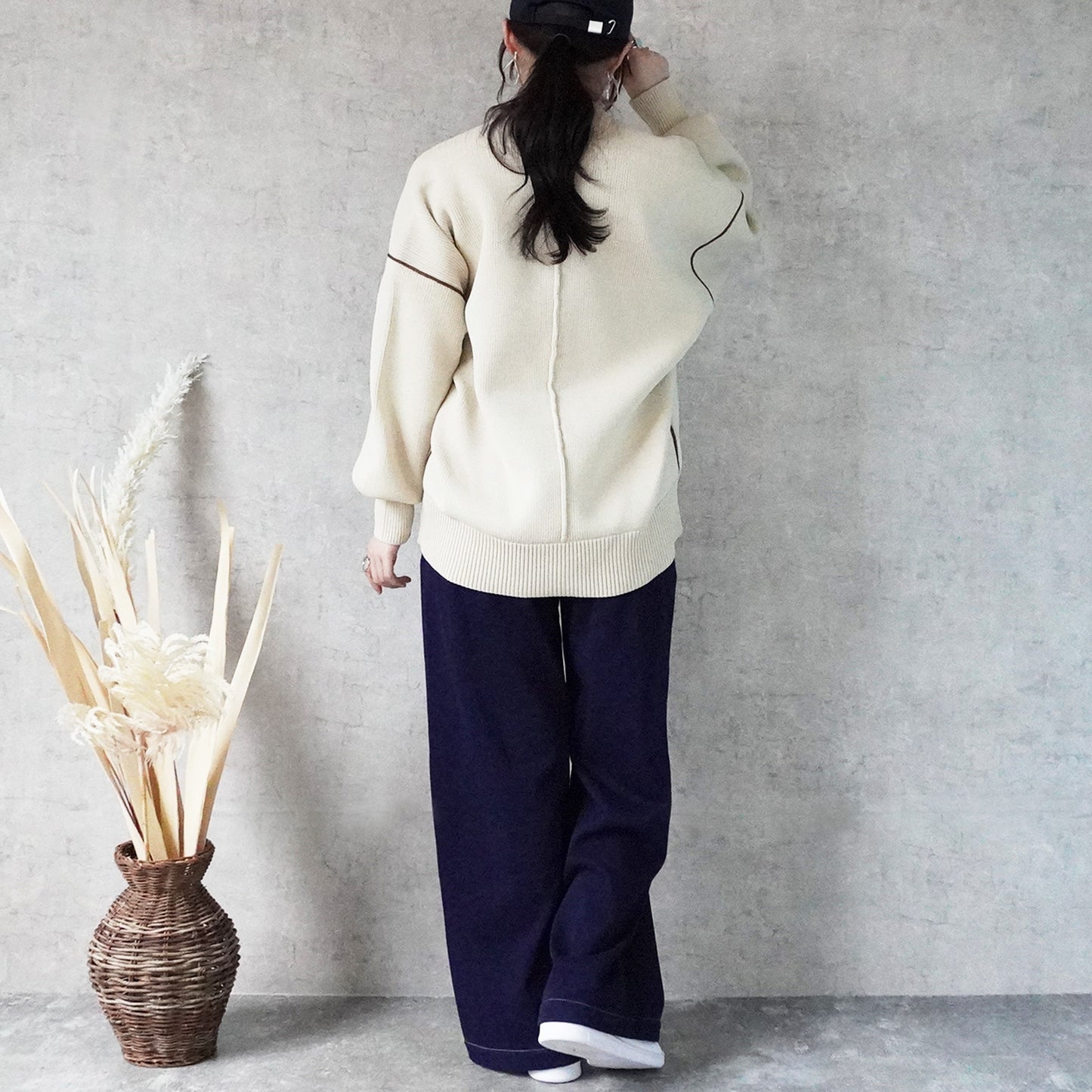 配色パイピングダンボールニット