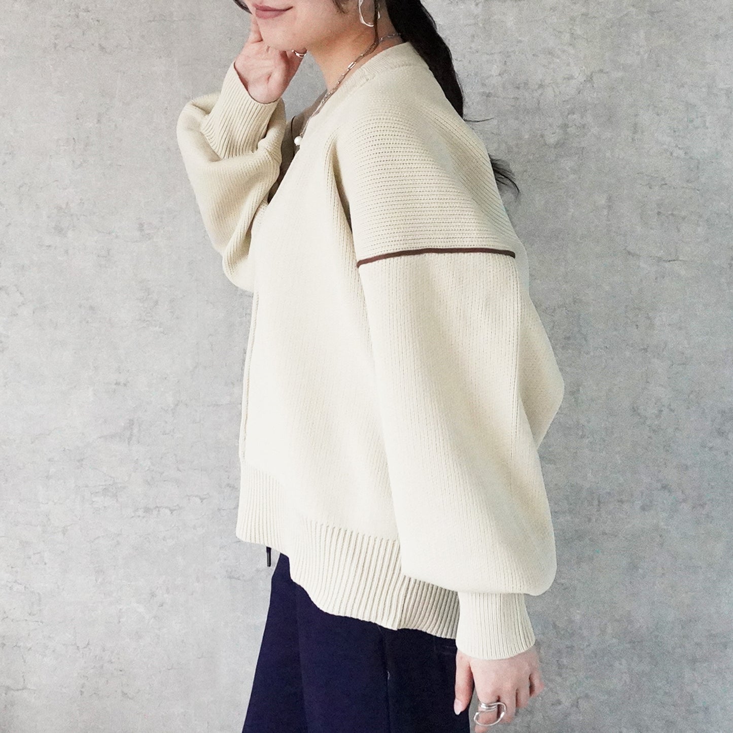 配色パイピングダンボールニット