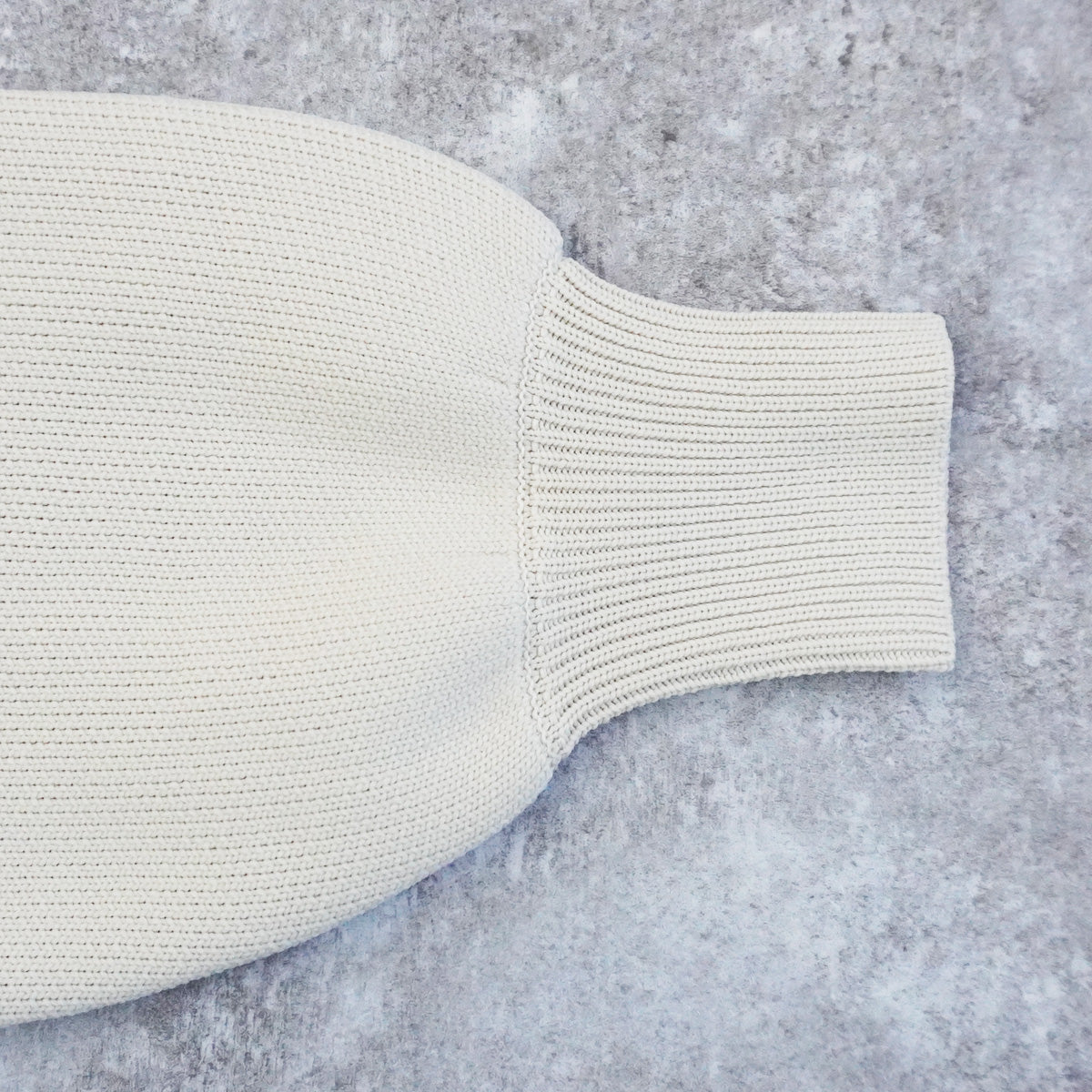 配色パイピングダンボールニット