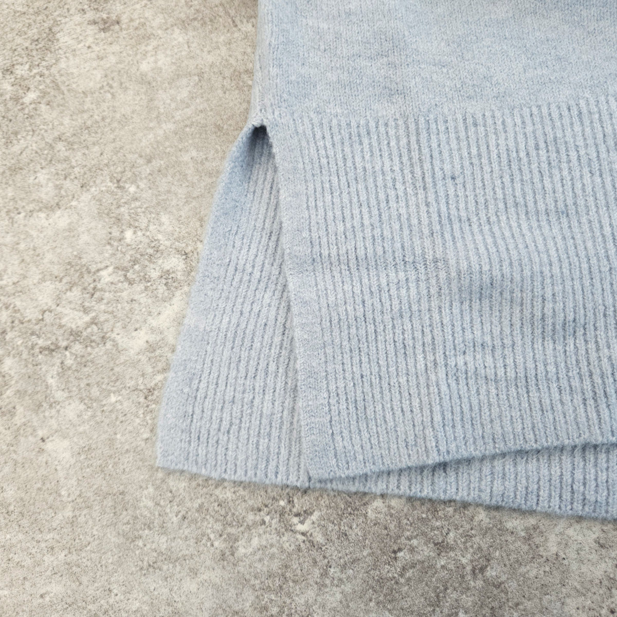 裾リブスリット入り天竺編みニット