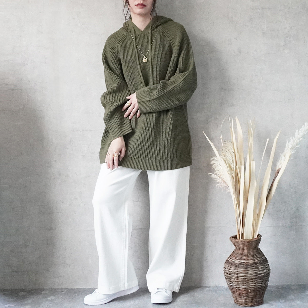 フード付きニットプルオーバー