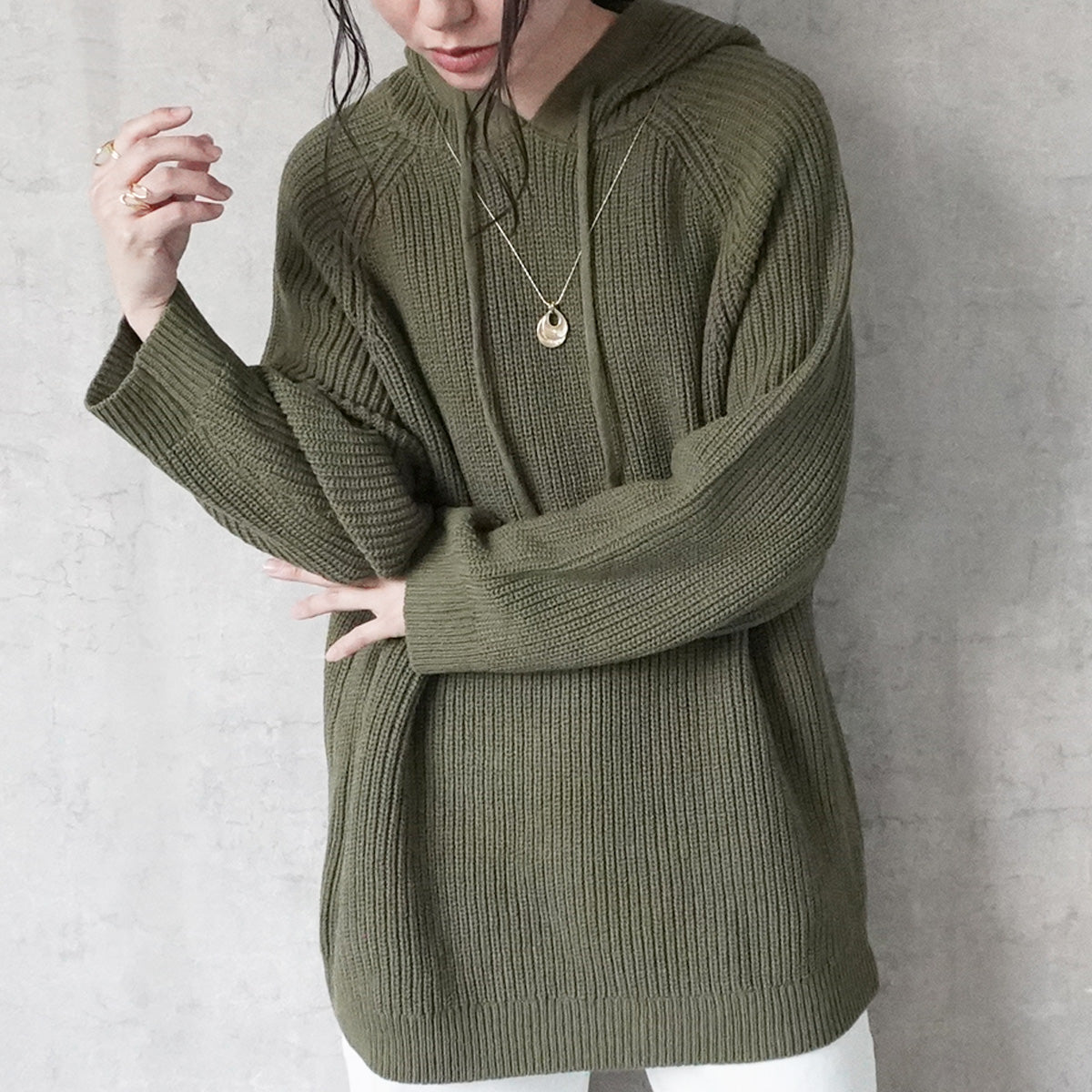 フード付きニットプルオーバー