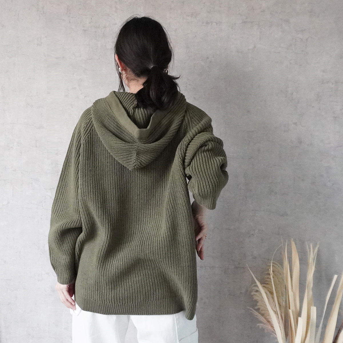 フード付きニットプルオーバー