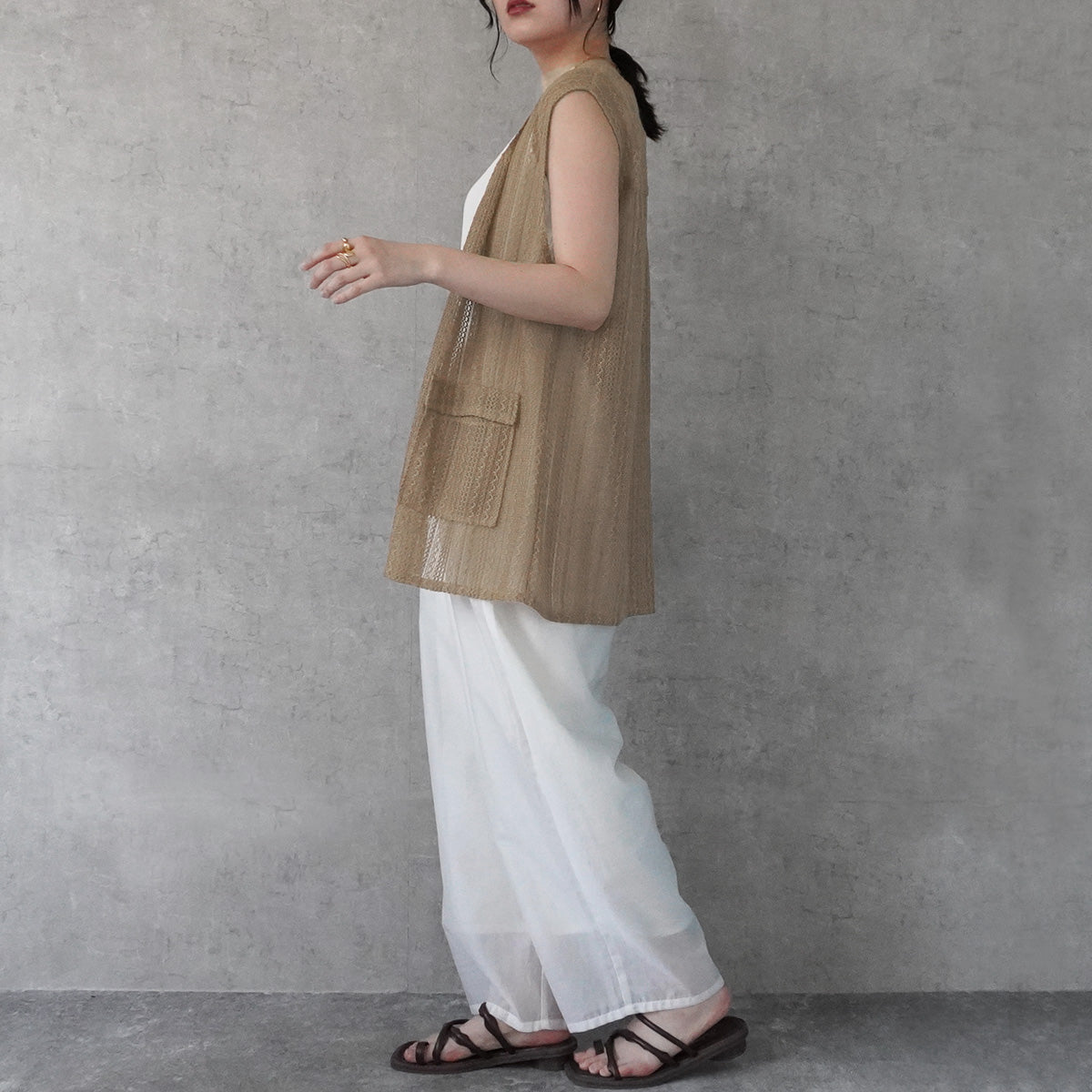 透かし編みレースジレベスト