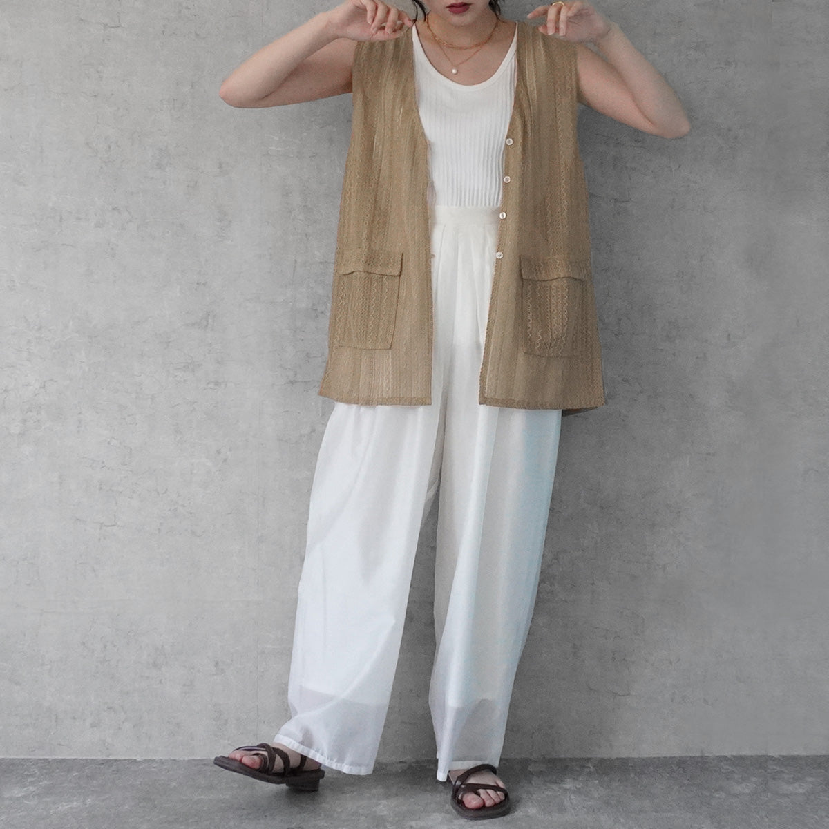 透かし編みレースジレベスト