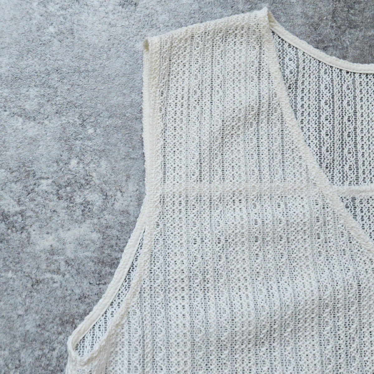 透かし編みレースジレベスト