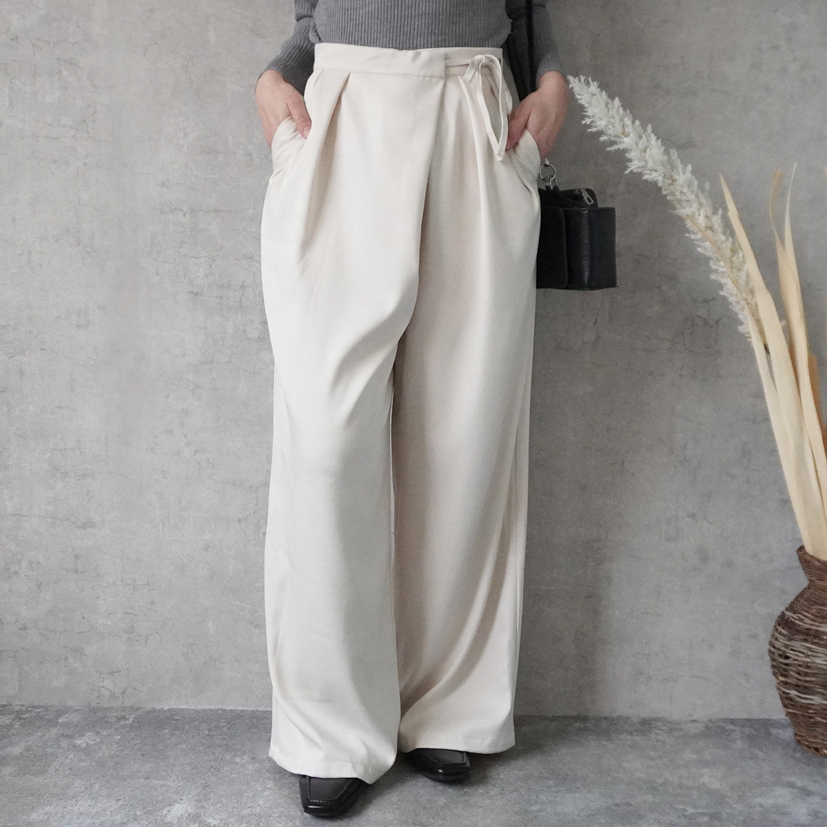 送・関税負担なし◆LOEWE◆ハイライズウールワイドレッグパンツ パンツ 8分丈 ワイドレッグパンツ タック センタープレス 冬