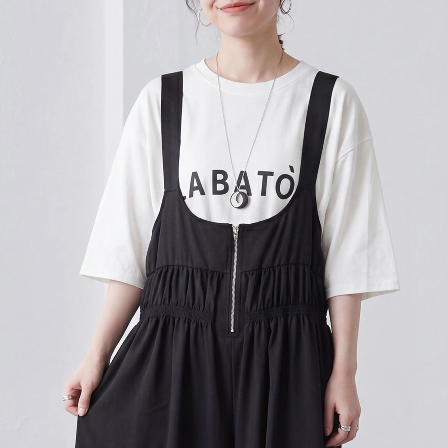 シャーリングサロペットパンツ