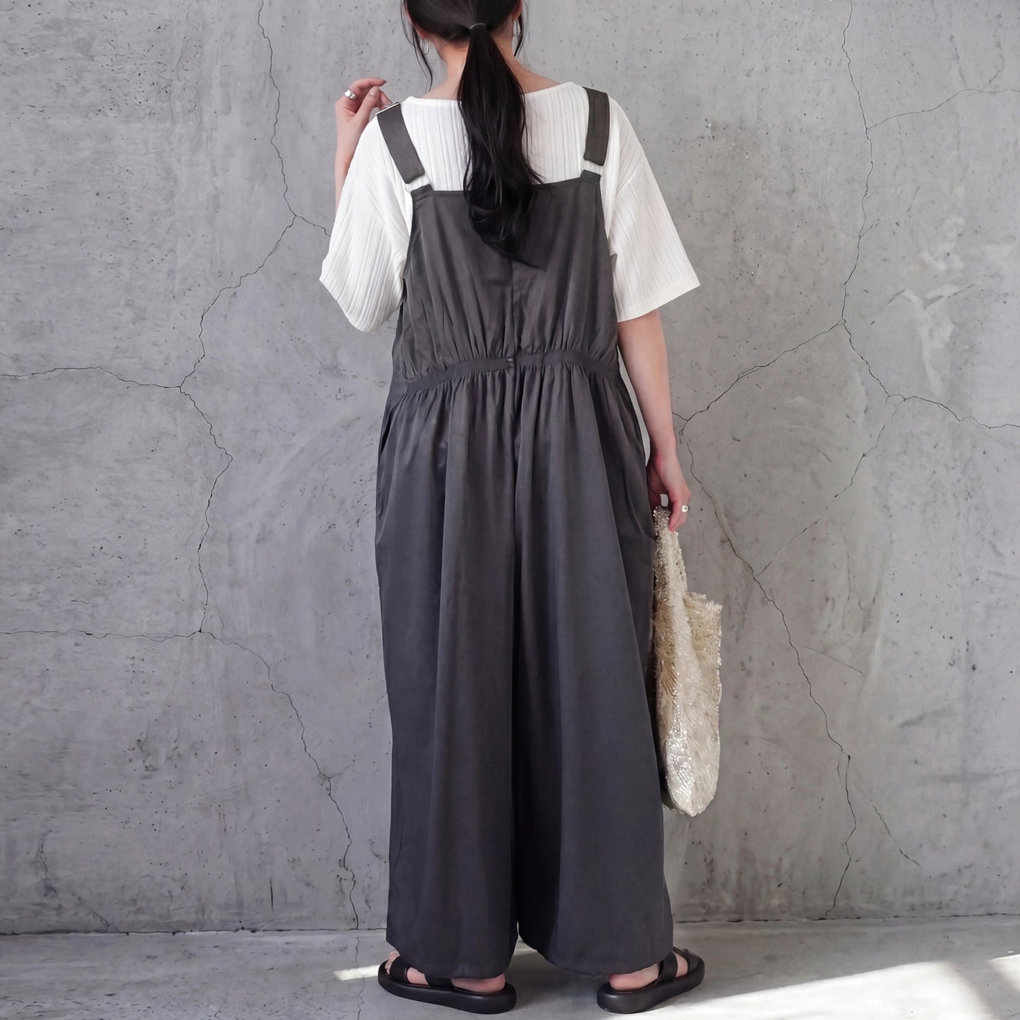 シャーリングサロペットパンツ