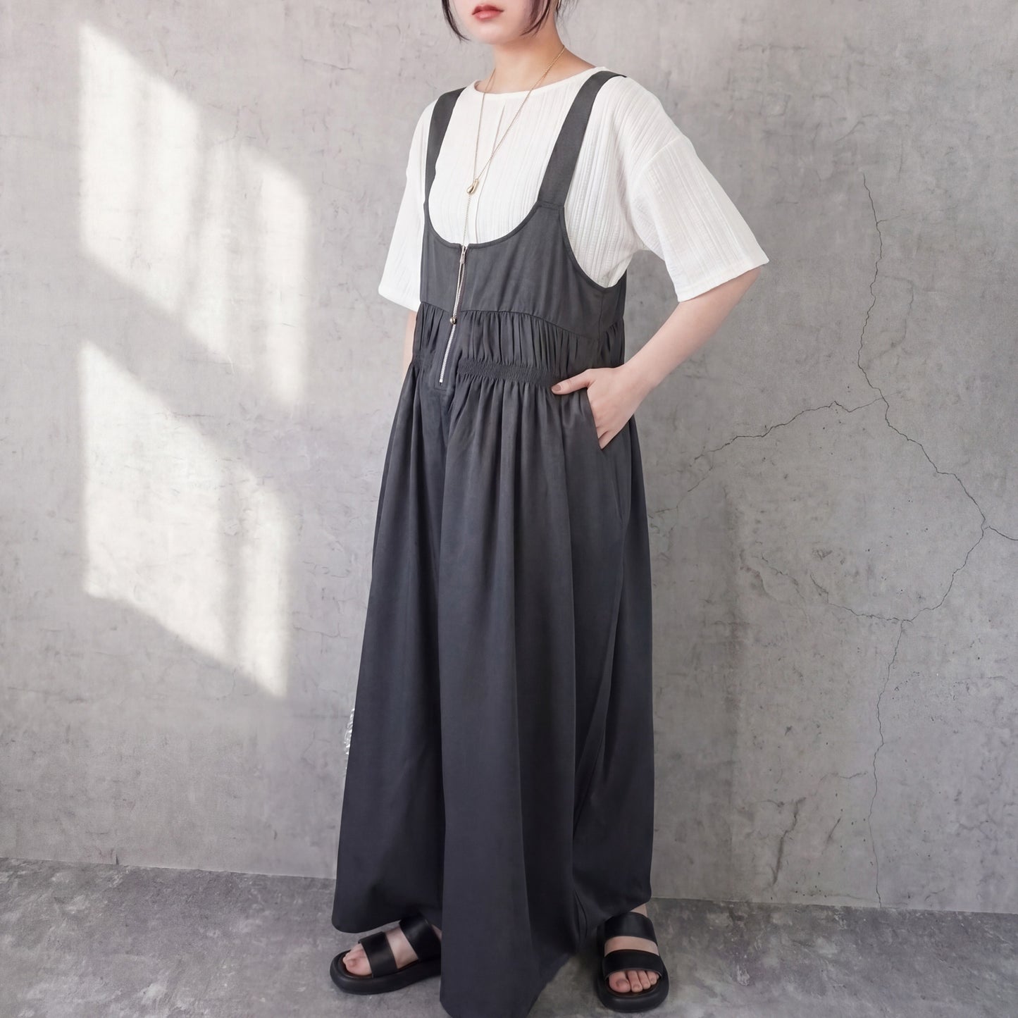 シャーリングサロペットパンツ