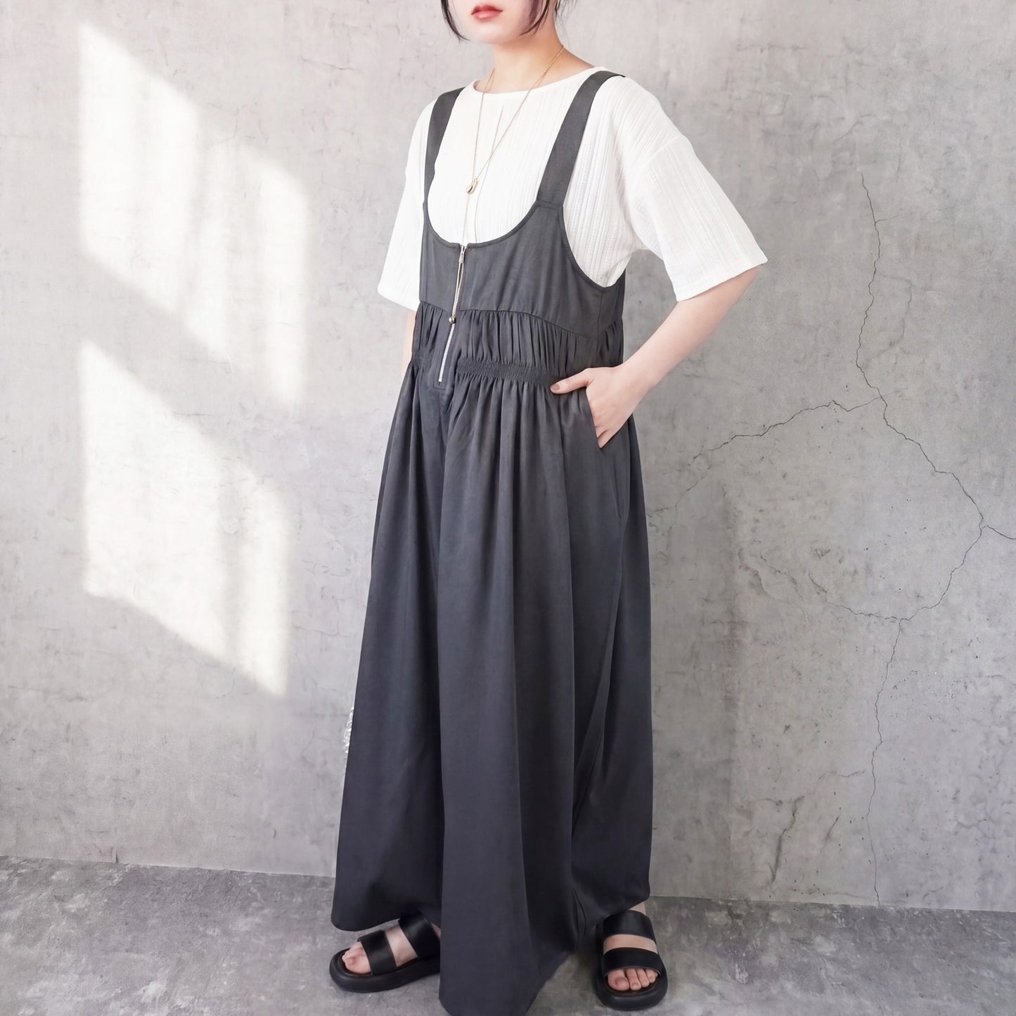 シャーリングサロペットパンツ