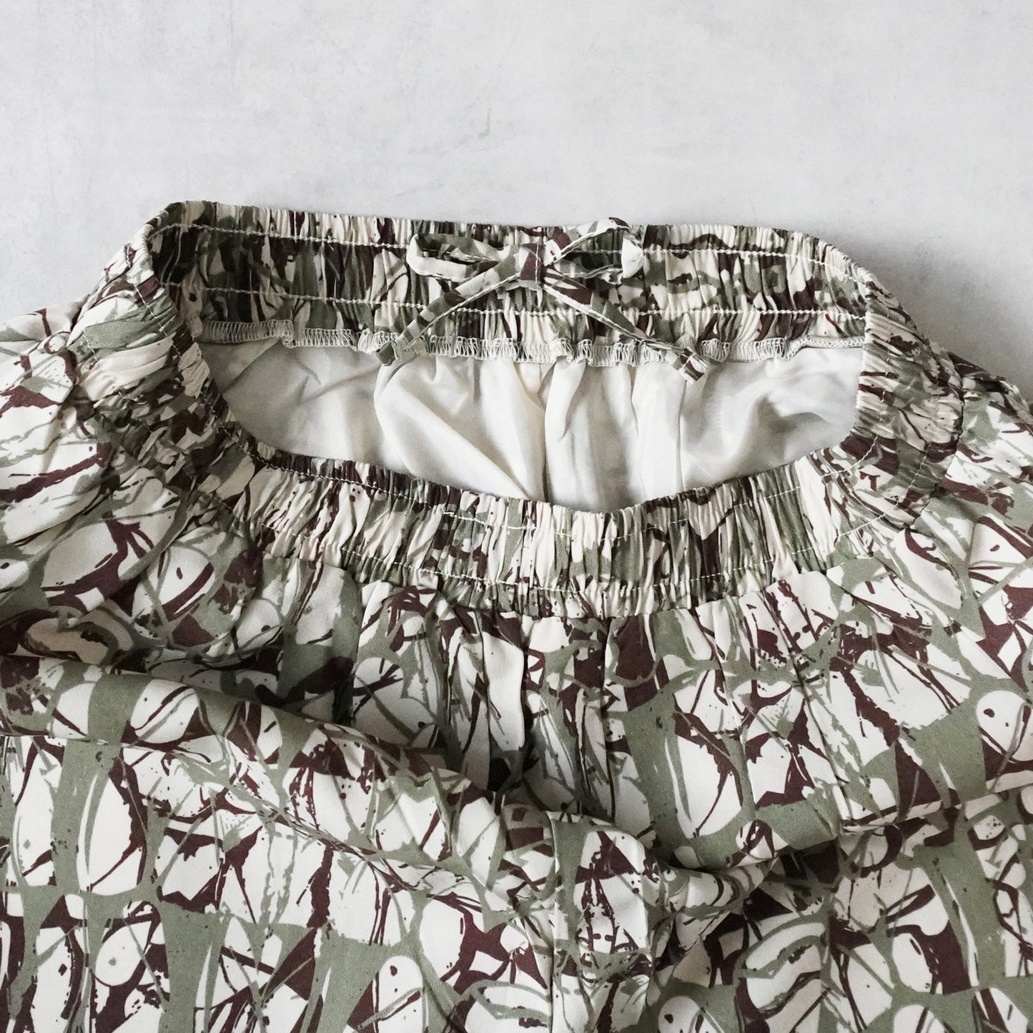 ペイント柄イージーパンツ