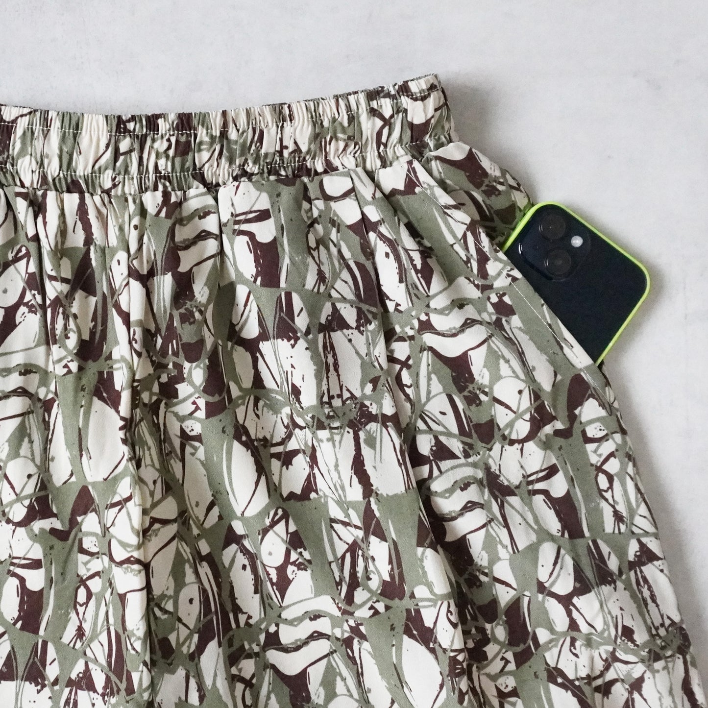 ペイント柄イージーパンツ