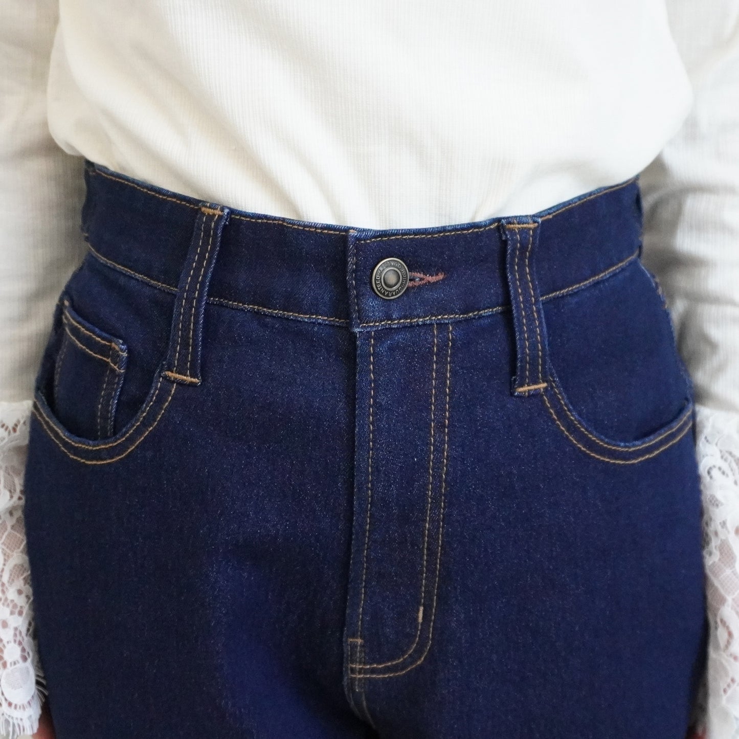 細見えテーパードデニムパンツ