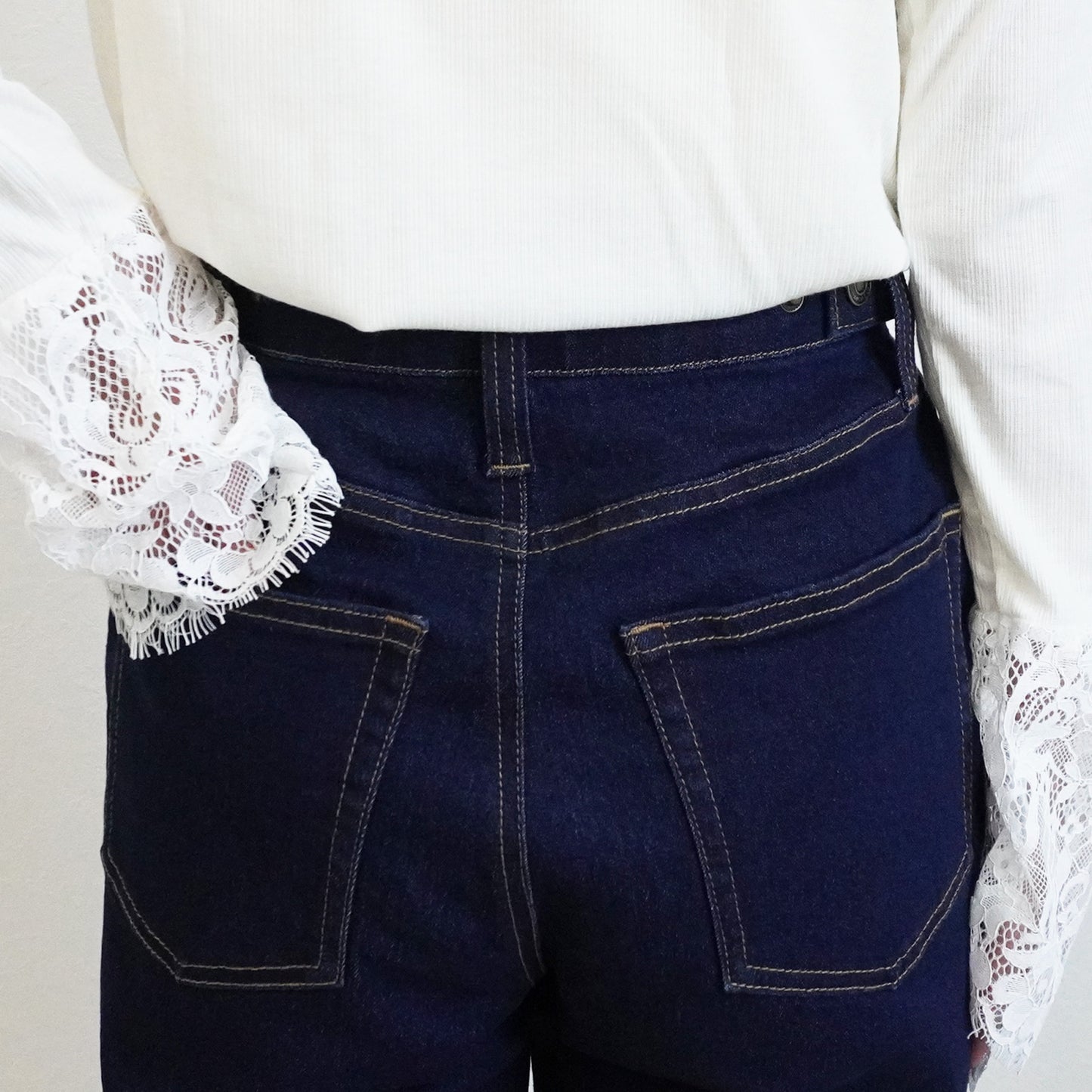 細見えテーパードデニムパンツ