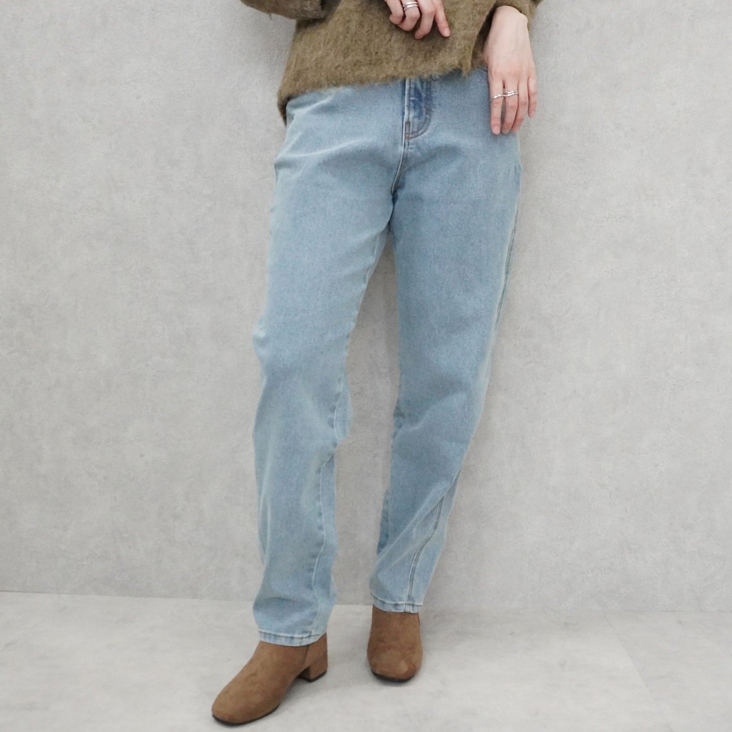 細見えテーパードデニムパンツ