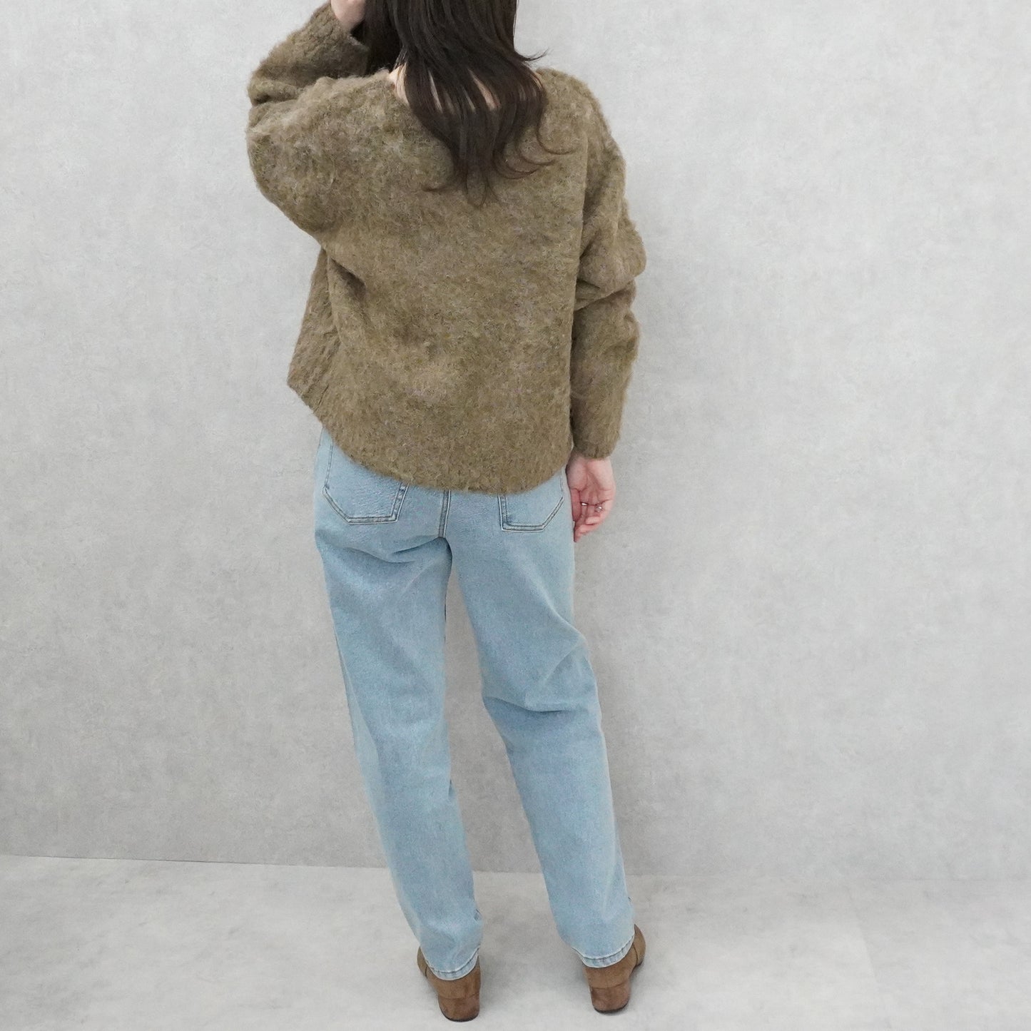 細見えテーパードデニムパンツ