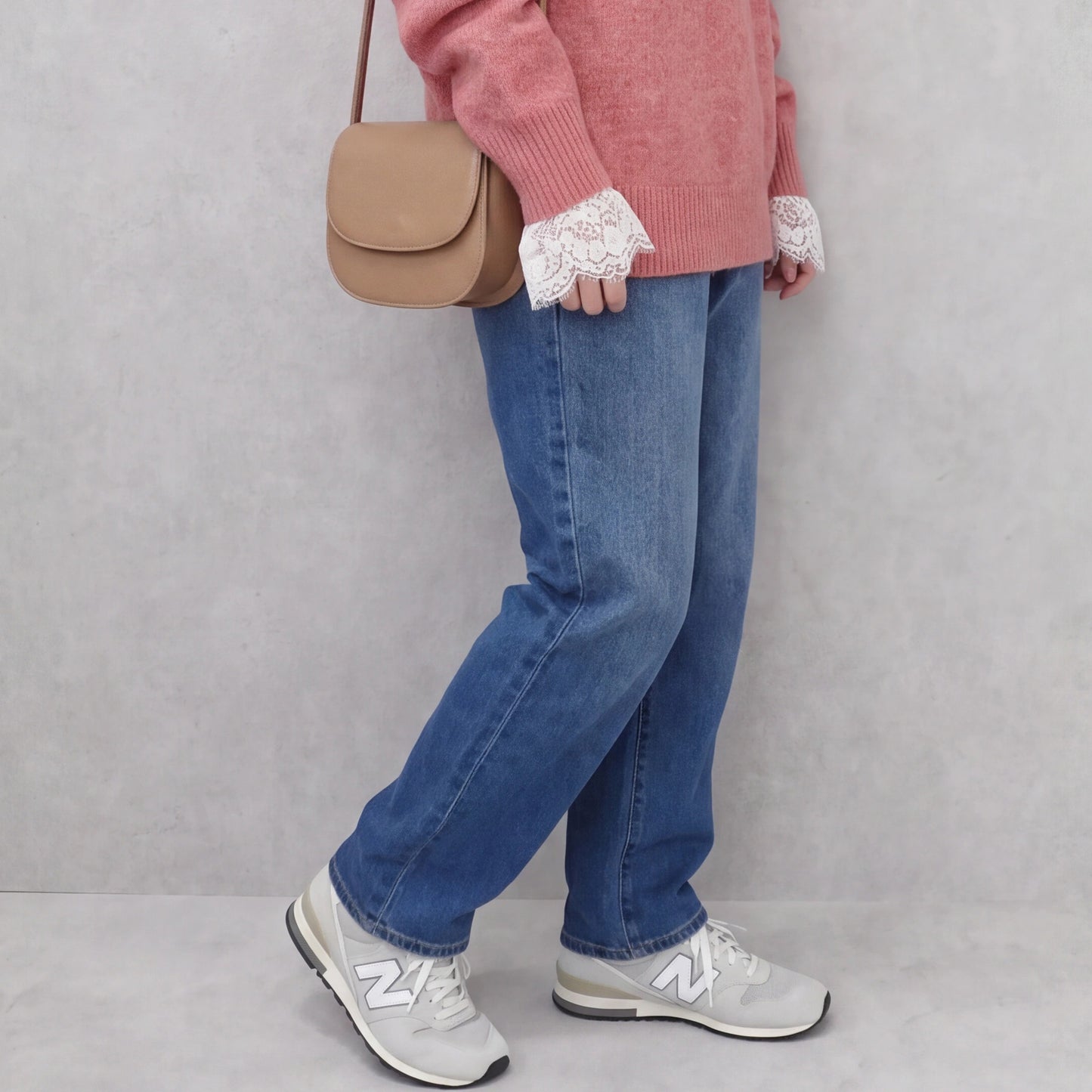 細見えテーパードデニムパンツ