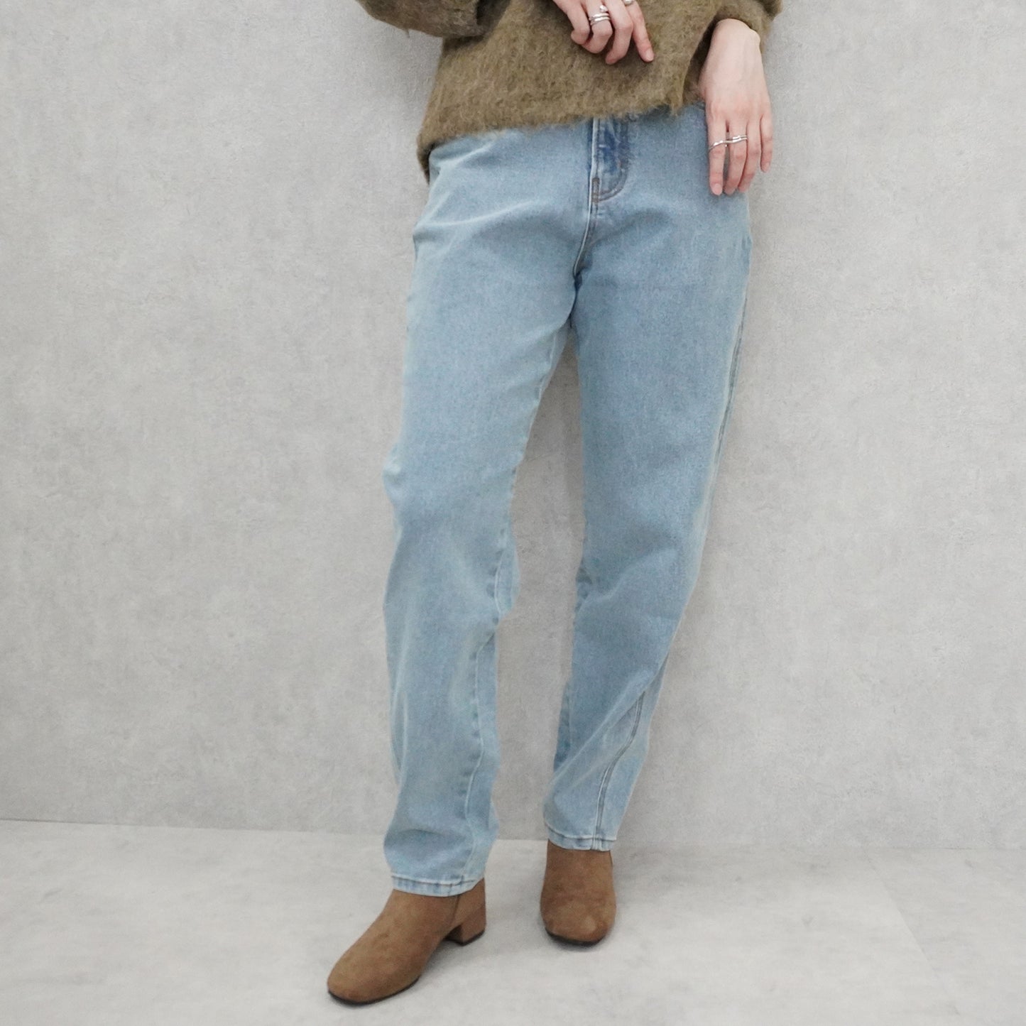 細見えテーパードデニムパンツ