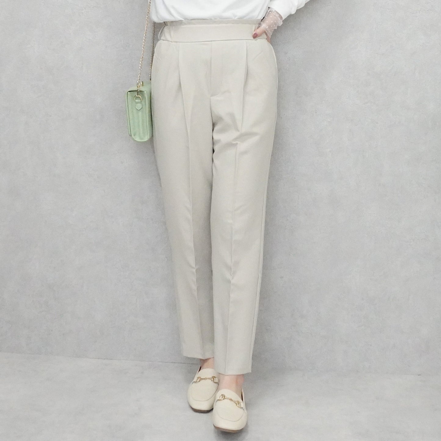 スラックステーパードパンツ