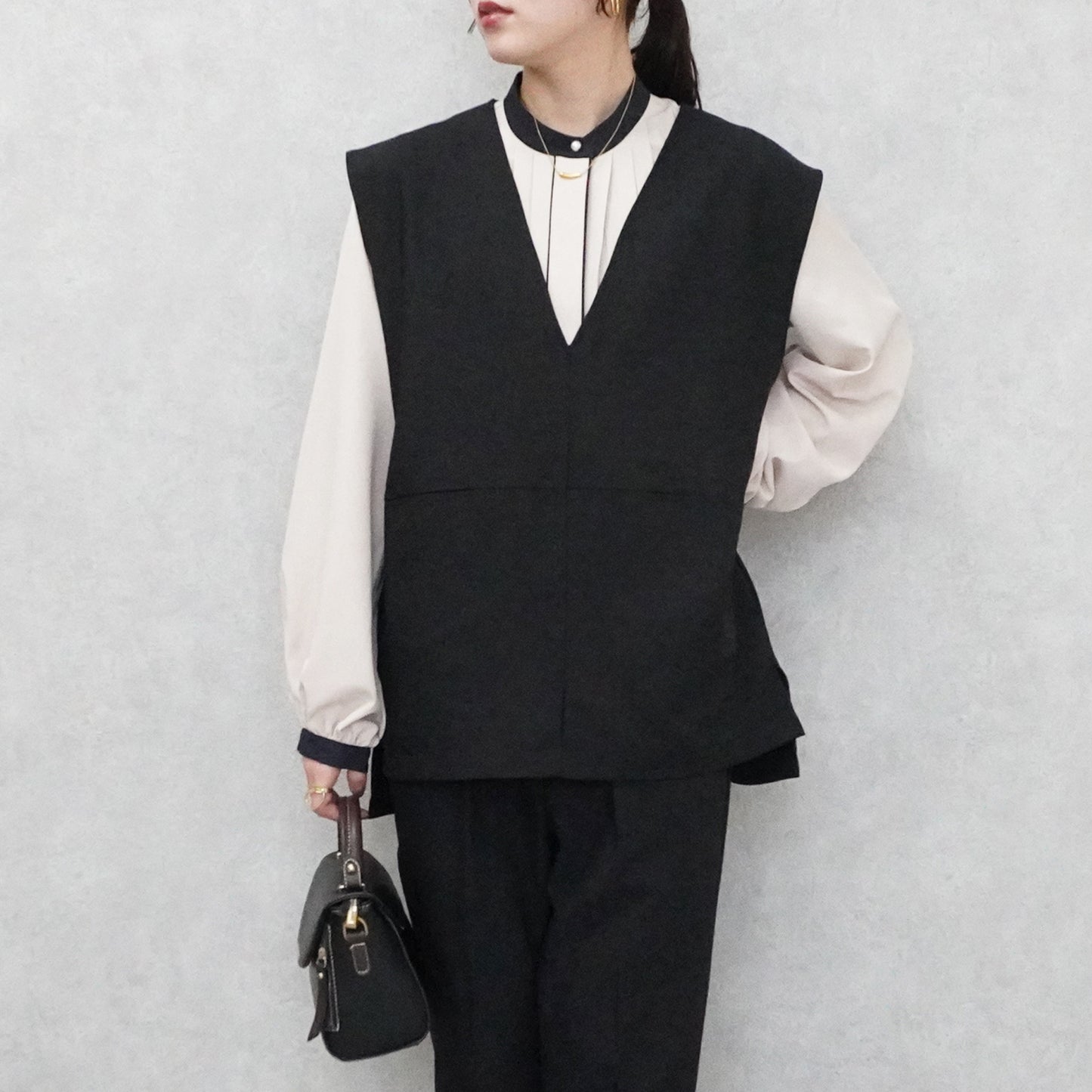 Vネックツイルベスト